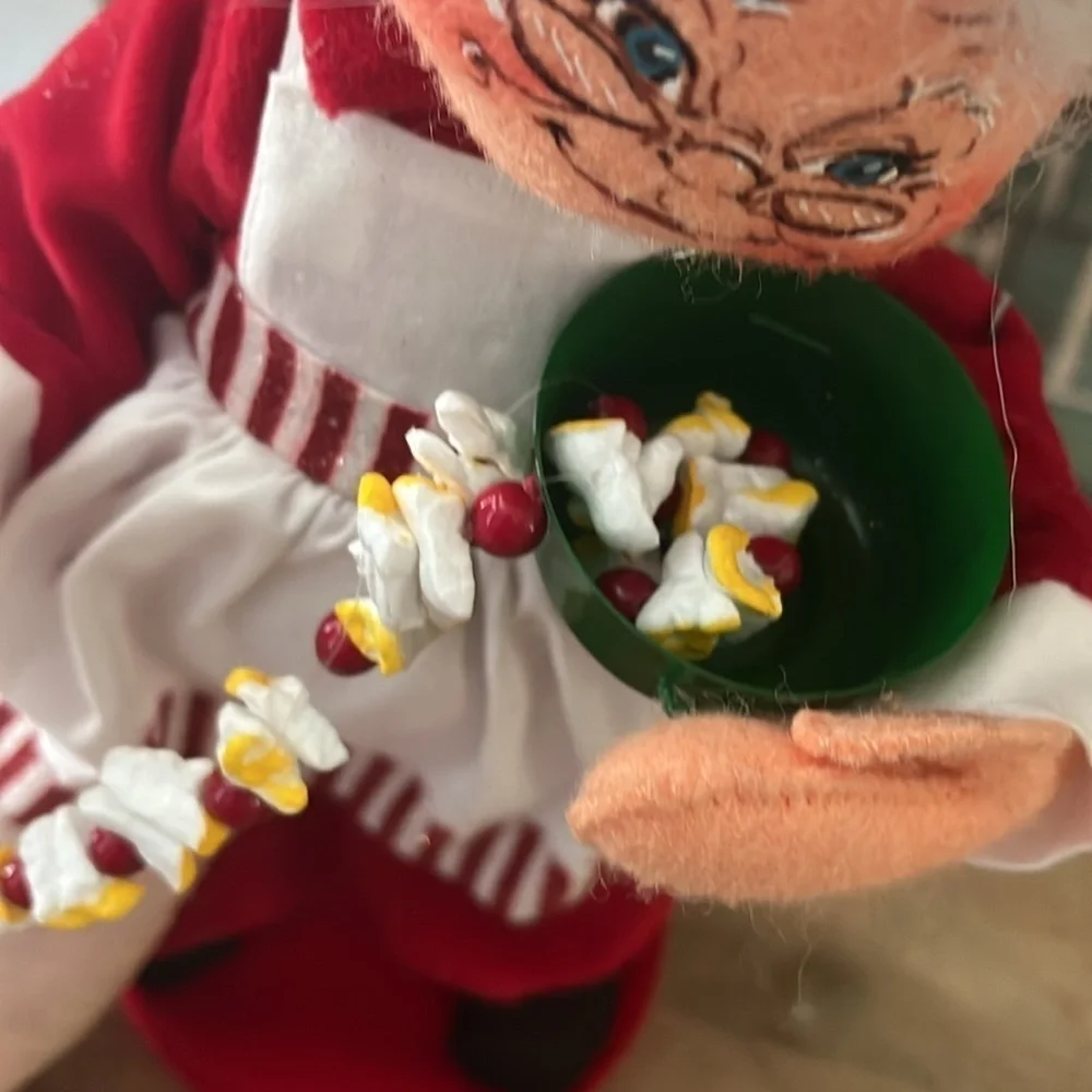 Annalee Mrs. Santa Chef Holding Popcorn Garland 12” From 2011 Cooking Kitchen